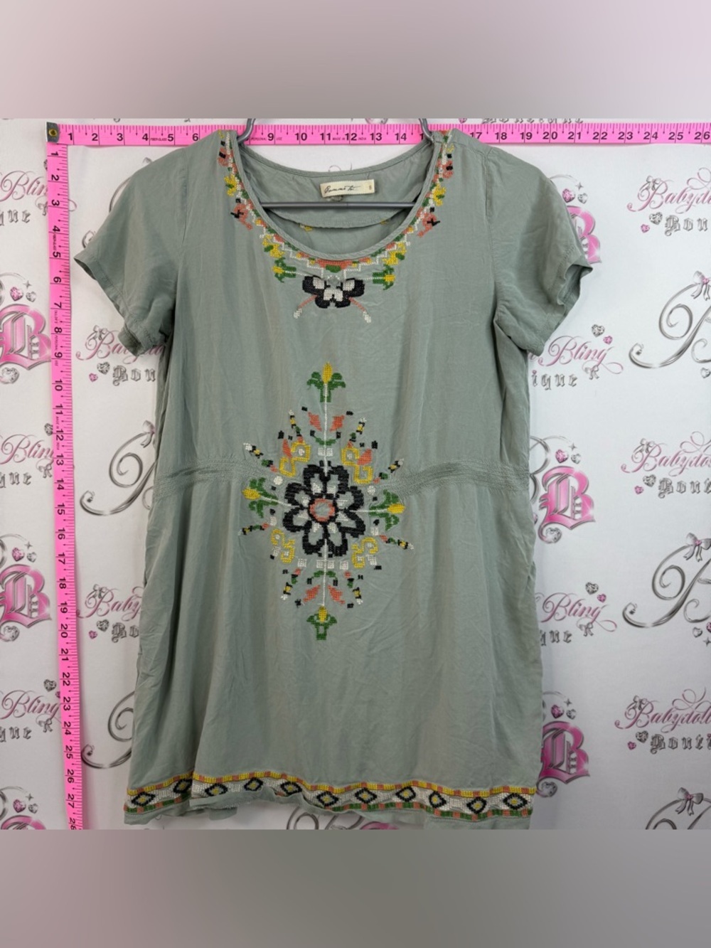 Comme toi T-shirt Embroidered Sage Green Short Sleeve Tee with Floral Motif